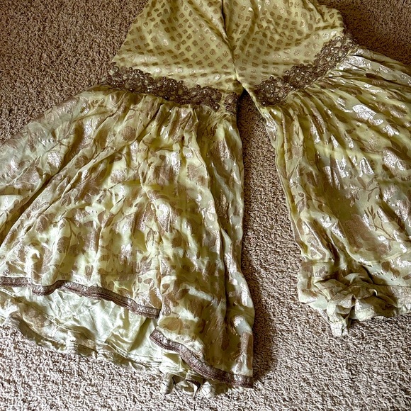 Sharara. Beautiful. Light lime green - Picture 2 of 7